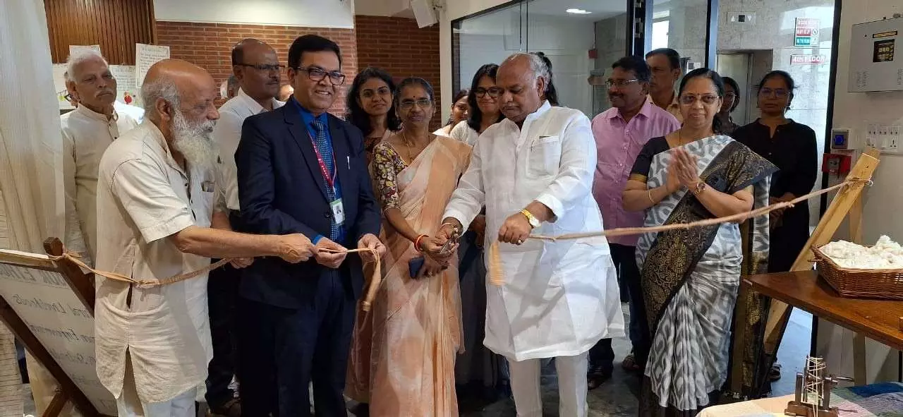 ವಿದ್ಯುತ್ ಮಗ್ಗ ಅಭಿವೃದ್ಧಿ ನಿಗಮ, ಕೈಮಗ್ಗ ಅಭಿವೃದ್ಧಿ ನಿಗಮ ವಿಲೀನಕ್ಕೆ ಚಿಂತನೆ ವಿದ್ಯುತ್ ಮಗ್ಗ ಅಭಿವೃದ್ಧಿ ನಿಗಮ, ಕೈಮಗ್ಗ ಅಭಿವೃದ್ಧಿ ನಿಗಮ ವಿಲೀನಕ್ಕೆ ಚಿಂತನೆ
