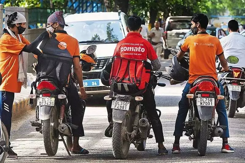 ಕರ್ನಾಟಕದಲ್ಲಿ ಗಿಗ್ ಕಾರ್ಮಿಕರ ಆತಂಕ: ಬೈಕ್ ಟ್ಯಾಕ್ಸಿ ನಿಷೇಧದ ನಡುವೆ ಹೊಸ ಸಮಸ್ಯೆ ಕರ್ನಾಟಕದಲ್ಲಿ ಗಿಗ್ ಕಾರ್ಮಿಕರ ಆತಂಕ: ಬೈಕ್ ಟ್ಯಾಕ್ಸಿ ನಿಷೇಧದ ನಡುವೆ ಹೊಸ ಸಮಸ್ಯೆ