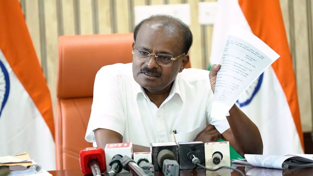 Union Minister H.D. Kumaraswamy outraged by MLAs scurrying around for grants Union Minister H.D. Kumaraswamy outraged by MLAs scurrying around for grants