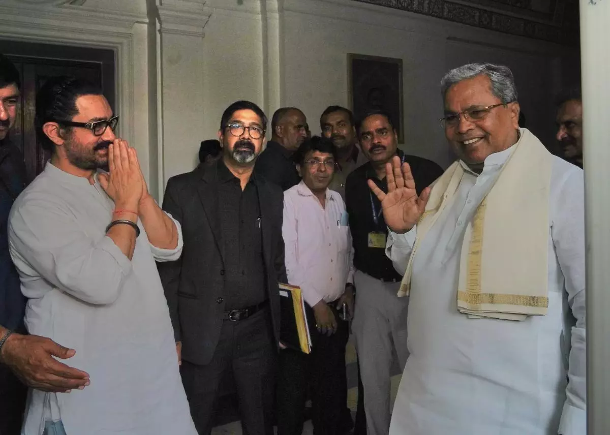Chief Minister Siddaramaiah, Aamir Khans surprise visit: Friendly moments at Rashtrapati Bhavan!