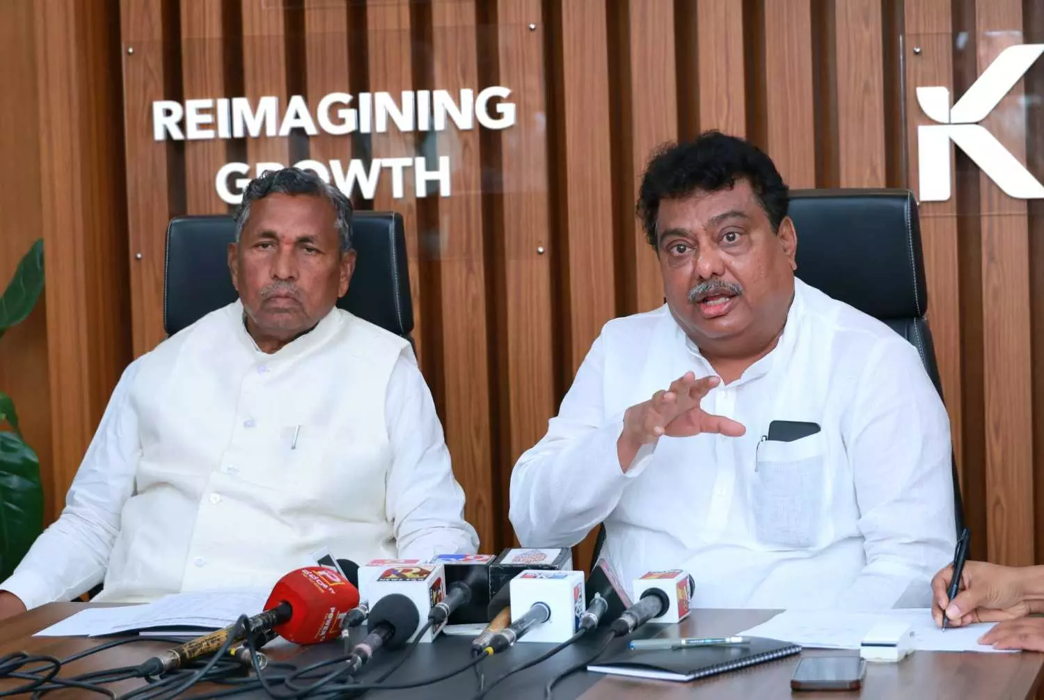 ಚನ್ನರಾಯಪಟ್ಟಣದಲ್ಲಿ ಭೂಸ್ವಾಧೀನ ಪ್ರಕ್ರಿಯೆ ; 495 ಎಕರೆ ಕೈ ಬಿಡಲು ಸರ್ಕಾರ ನಿರ್ಧಾರ ಚನ್ನರಾಯಪಟ್ಟಣದಲ್ಲಿ ಭೂಸ್ವಾಧೀನ ಪ್ರಕ್ರಿಯೆ ; 495 ಎಕರೆ ಕೈ ಬಿಡಲು ಸರ್ಕಾರ ನಿರ್ಧಾರ