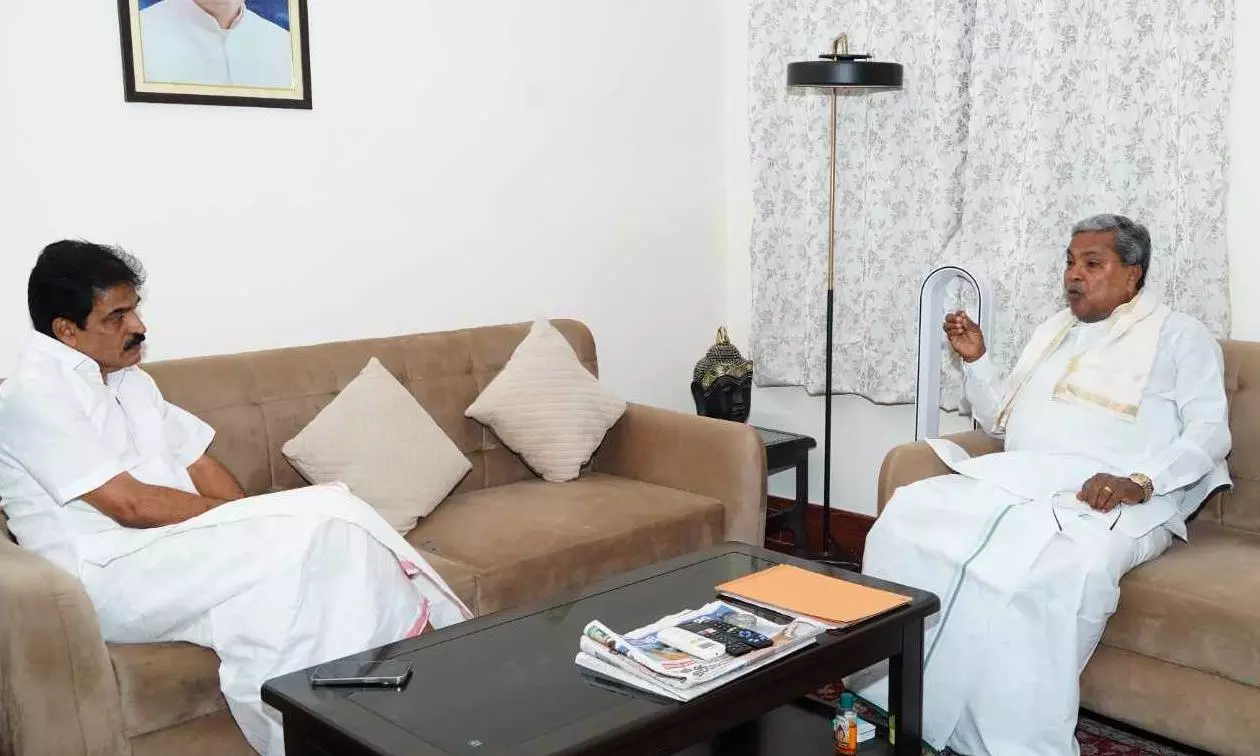 ದೆಹಲಿಯಲ್ಲಿ ಸಿಎಂ ಸಿದ್ದರಾಮಯ್ಯ: ಹೈಕಮಾಂಡ್ನೊಂದಿಗೆ ಬಿರುಸಿನ ರಾಜಕೀಯ ಸಮಾಲೋಚನೆ ದೆಹಲಿಯಲ್ಲಿ ಸಿಎಂ ಸಿದ್ದರಾಮಯ್ಯ: ಹೈಕಮಾಂಡ್ನೊಂದಿಗೆ ಬಿರುಸಿನ ರಾಜಕೀಯ ಸಮಾಲೋಚನೆ
