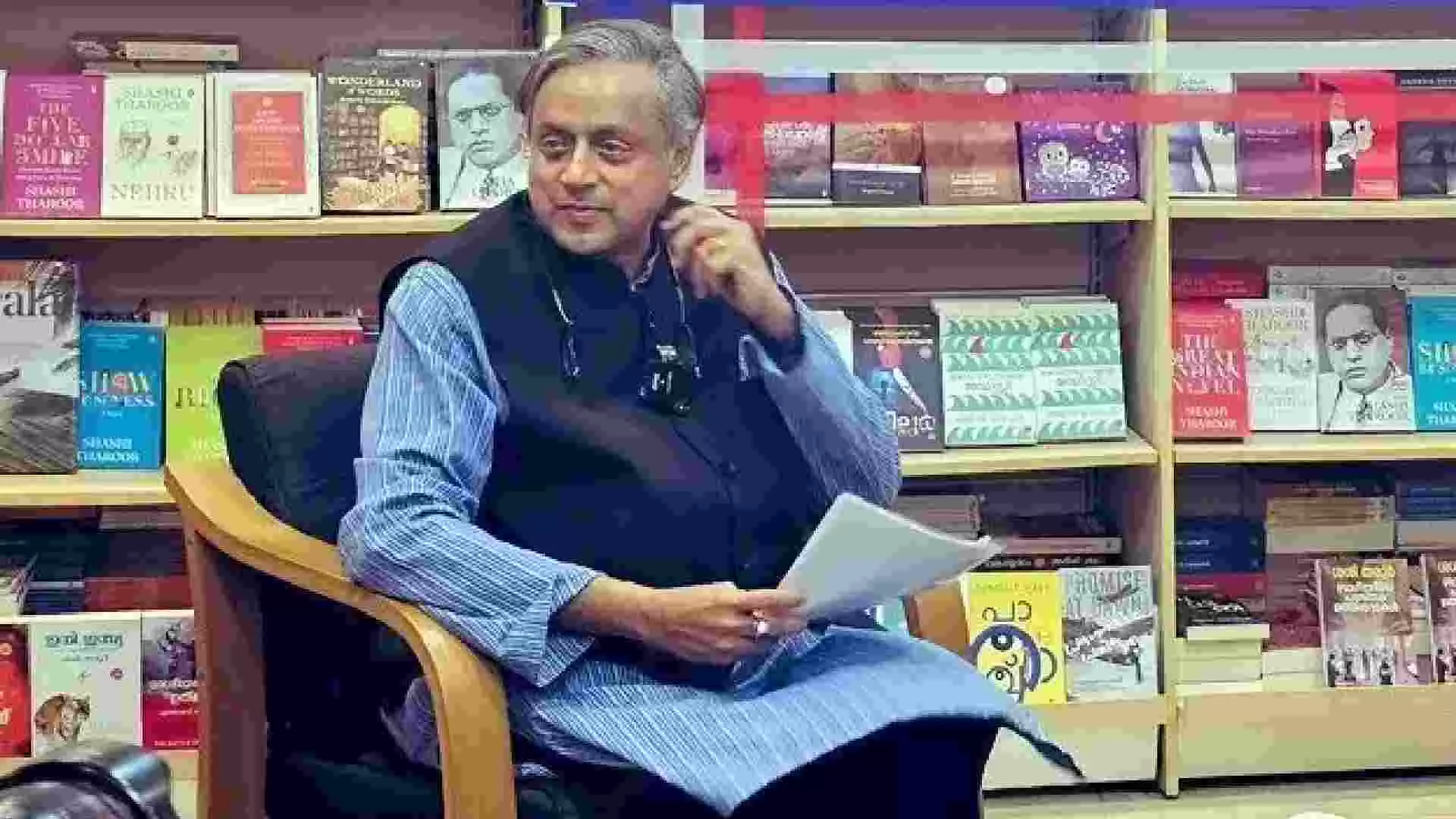 ಹಾರಲು ಅನುಮತಿ ಕೇಳಬೇಡಿ, ರೆಕ್ಕೆಗಳು ನಿಮಗೆ ಸೇರಿದ್ದು: ಖರ್ಗೆ ಟೀಕೆಗೆ ಶಶಿ ತರೂರ್ ಪ್ರತ್ಯುತ್ತರ ಹಾರಲು ಅನುಮತಿ ಕೇಳಬೇಡಿ, ರೆಕ್ಕೆಗಳು ನಿಮಗೆ ಸೇರಿದ್ದು: ಖರ್ಗೆ ಟೀಕೆಗೆ ಶಶಿ ತರೂರ್ ಪ್ರತ್ಯುತ್ತರ