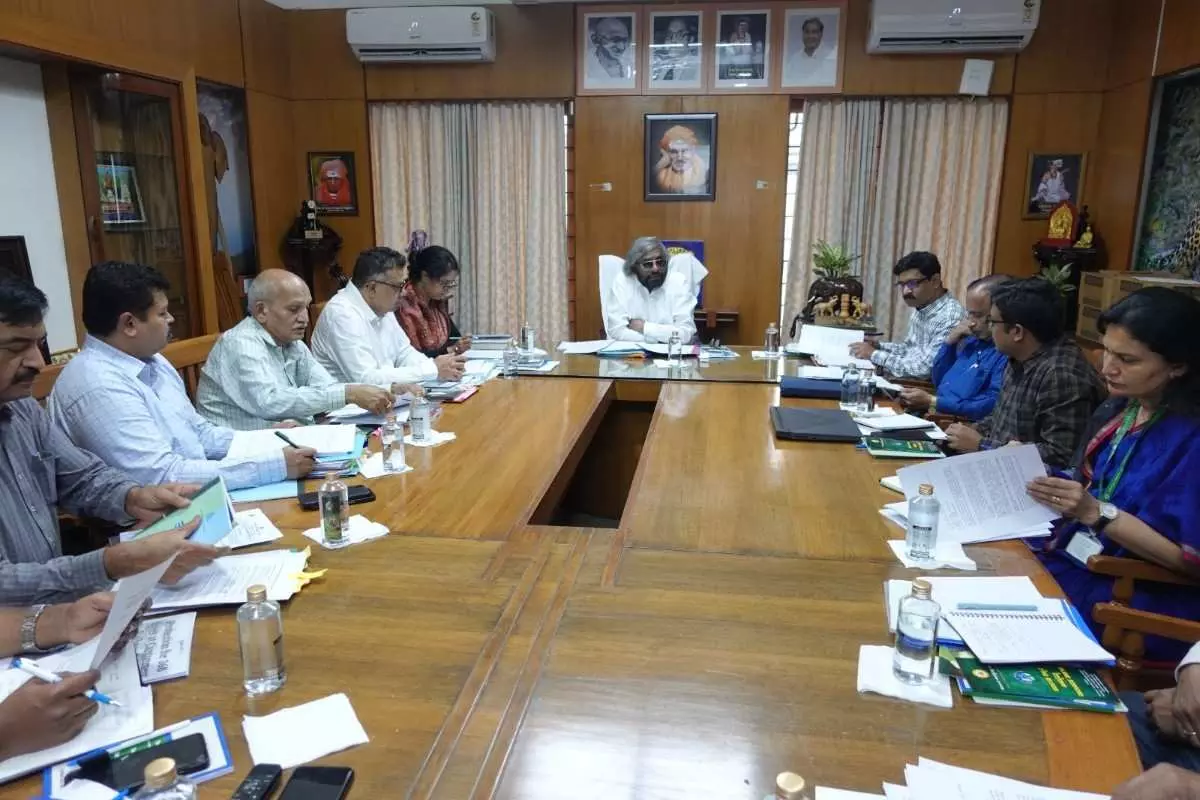 Minister Ishwar Khandre instructs to submit report on Western Ghats retention capacity within 6 months Minister Ishwar Khandre instructs to submit report on Western Ghats retention capacity within 6 months