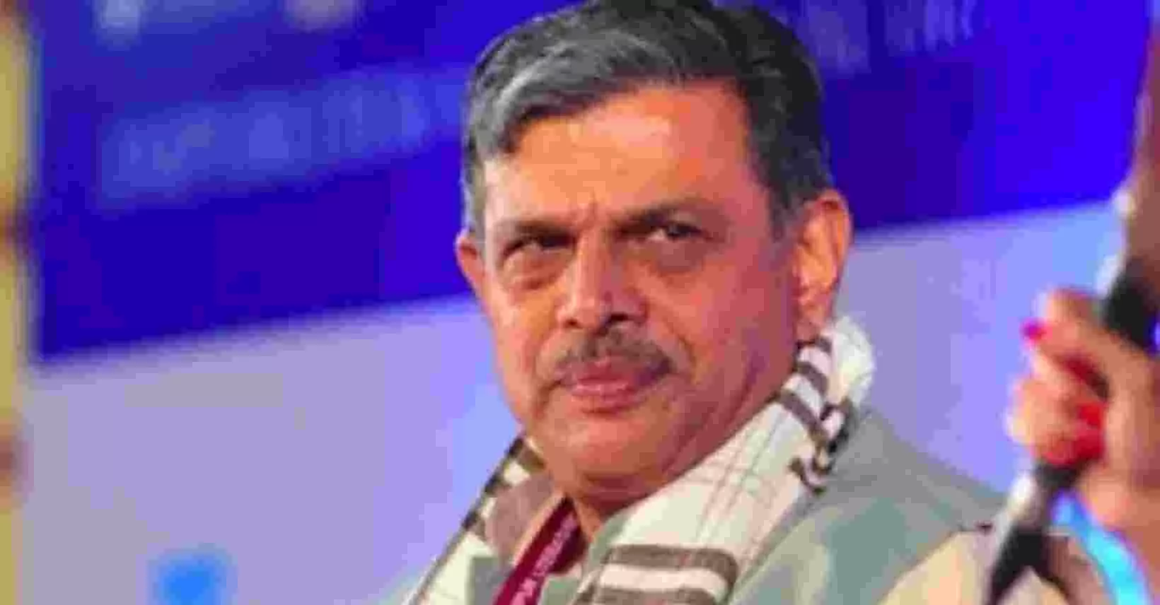 ಸಂವಿಧಾನದಿಂದ ಸಮಾಜವಾದ ಮತ್ತು ಜಾತ್ಯತೀತ ಪದಗಳನ್ನು ತೆಗೆದುಹಾಕಲು ಆರ್ಎಸ್ಎಸ್ ಆಗ್ರಹ ಸಂವಿಧಾನದಿಂದ ಸಮಾಜವಾದ ಮತ್ತು ಜಾತ್ಯತೀತ ಪದಗಳನ್ನು ತೆಗೆದುಹಾಕಲು ಆರ್ಎಸ್ಎಸ್ ಆಗ್ರಹ