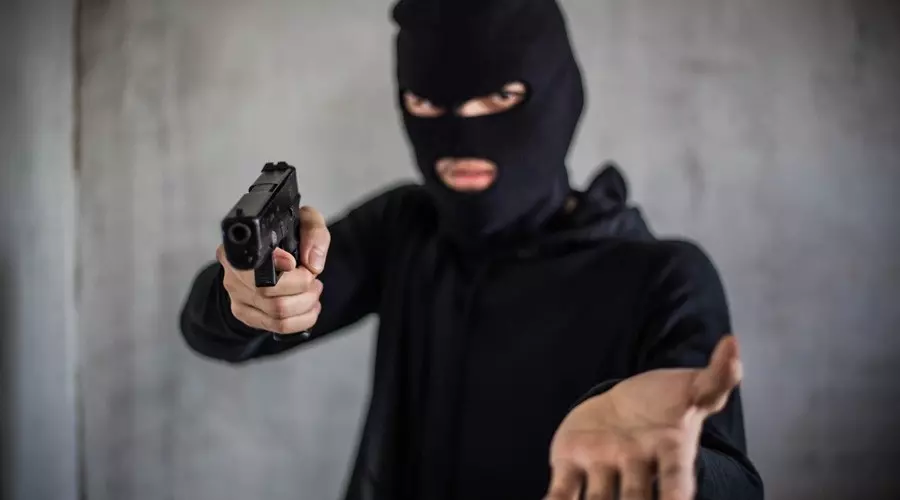 Two crore rupees looted and fled in broad daylight in Bengaluru, case registered Two crore rupees looted and fled in broad daylight in Bengaluru, case registered