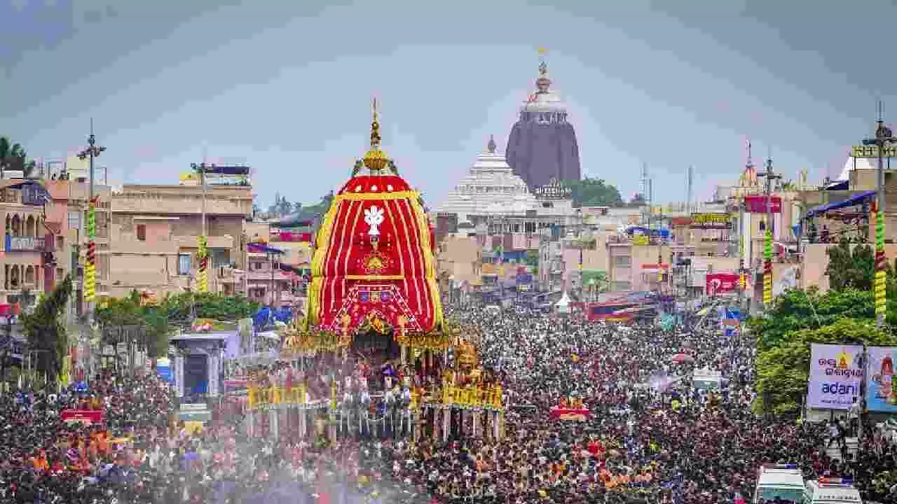 ಪುರಿ ಜಗನ್ನಾಥ ರಥಯಾತ್ರೆ ದುರಂತ: ಜನಸಂದಣಿಯಲ್ಲಿ ಸಿಲುಕಿ ಮೂವರು ಸಾವು, ಹಲವರಿಗೆ ಗಾಯ ಪುರಿ ಜಗನ್ನಾಥ ರಥಯಾತ್ರೆ ದುರಂತ: ಜನಸಂದಣಿಯಲ್ಲಿ ಸಿಲುಕಿ ಮೂವರು ಸಾವು, ಹಲವರಿಗೆ ಗಾಯ