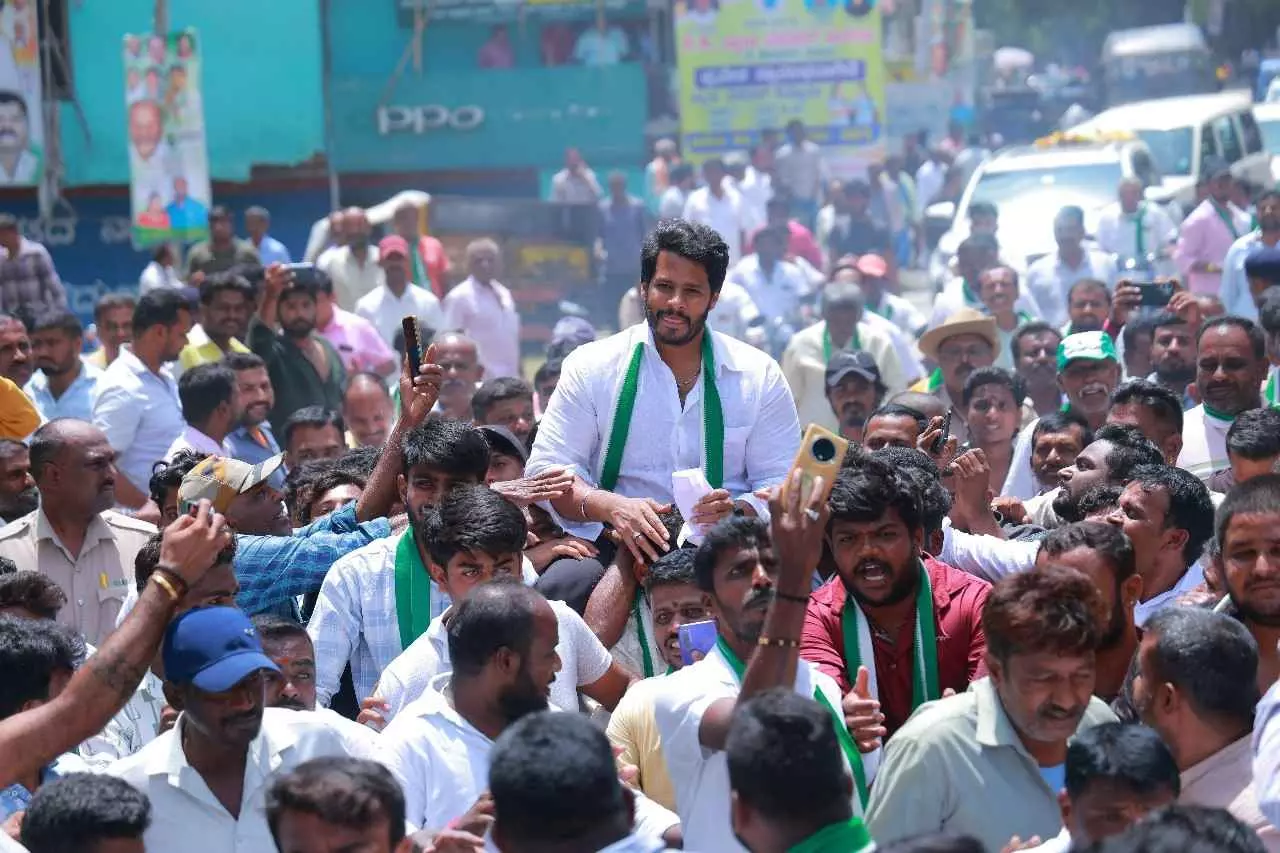 ಮೇಕೆದಾಟು ಯೋಜನೆ ಜಾರಿಗಾಗಿ ಸರ್ಕಾರದ ಜತೆ ಕೈ ಜೋಡಿಸಲು ಸಿದ್ಧ; ನಿಖಿಲ್ ಕುಮಾರಸ್ವಾಮಿ ಮೇಕೆದಾಟು ಯೋಜನೆ ಜಾರಿಗಾಗಿ ಸರ್ಕಾರದ ಜತೆ ಕೈ ಜೋಡಿಸಲು ಸಿದ್ಧ; ನಿಖಿಲ್ ಕುಮಾರಸ್ವಾಮಿ
