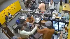 ಹೆಚ್ಚುವರಿ ಕಾಫಿ ಕಪ್ ಕೊಡದಿದ್ದಕ್ಕೆ ಸಿಬ್ಬಂದಿ ಮೇಲೆ ಮಾರಣಾಂತಿಕ ಹಲ್ಲೆ