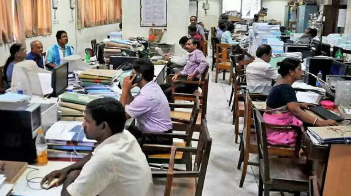 Work Hour Extension Part 5 | ಕೆಲಸದ ಅವಧಿ ವಿಸ್ತರಣೆ; ಸರ್ಕಾರಿ ನೌಕರರಿಗೆ ಏಕೆ ವಿನಾಯಿತಿ ? Work Hour Extension Part 5 | ಕೆಲಸದ ಅವಧಿ ವಿಸ್ತರಣೆ; ಸರ್ಕಾರಿ ನೌಕರರಿಗೆ ಏಕೆ ವಿನಾಯಿತಿ ?