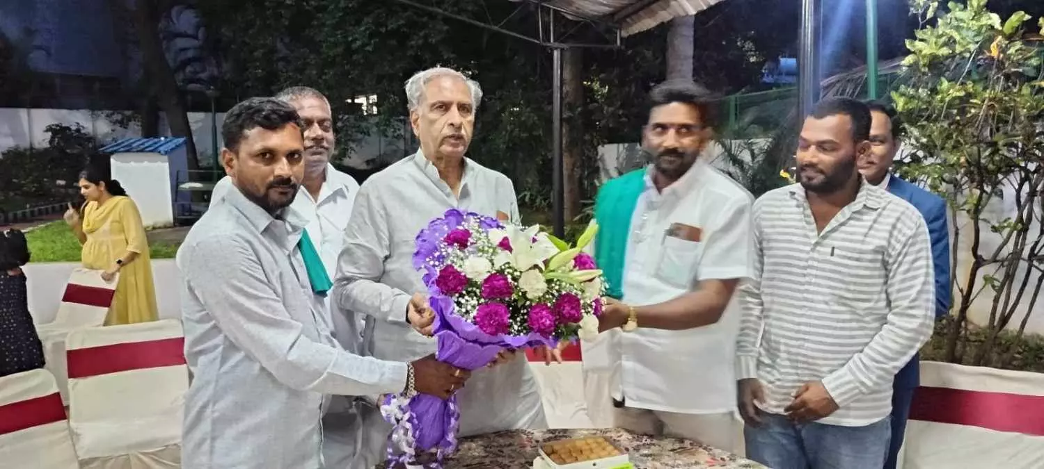 ವಿಧಾನ ಪರಿಷತ್ ಸದಸ್ಯರಾಗಿ 45 ವರ್ಷ: ಬಸವರಾಜ ಹೊರಟ್ಟಿಗೆ ಅಭಿನಂದನೆಗಳ ಮಹಾಪೂರ! ವಿಧಾನ ಪರಿಷತ್ ಸದಸ್ಯರಾಗಿ 45 ವರ್ಷ: ಬಸವರಾಜ ಹೊರಟ್ಟಿಗೆ ಅಭಿನಂದನೆಗಳ ಮಹಾಪೂರ!