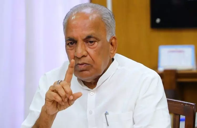ಮುಖ್ಯ ಕಾರ್ಯದರ್ಶಿ ಬಗ್ಗೆ ಅವಹೇಳನಕಾರಿ ಹೇಳಿಕೆ: ಎಂಎಲ್ಸಿ ರವಿಕುಮಾರ್ ವಿರುದ್ಧ ಕ್ರಮಕ್ಕೆ ಆಗ್ರಹ ಮುಖ್ಯ ಕಾರ್ಯದರ್ಶಿ ಬಗ್ಗೆ ಅವಹೇಳನಕಾರಿ ಹೇಳಿಕೆ: ಎಂಎಲ್ಸಿ ರವಿಕುಮಾರ್ ವಿರುದ್ಧ ಕ್ರಮಕ್ಕೆ ಆಗ್ರಹ