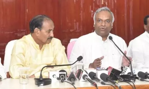 ಹಸಿರು ಕಲಬುರಗಿ ನಿರ್ಮಾಣಕ್ಕೆ ಐದು ಹಂತಗಳ ಯೋಜನೆ : ಪ್ರಿಯಾಂಕ್ ಖರ್ಗೆ ಹಸಿರು ಕಲಬುರಗಿ ನಿರ್ಮಾಣಕ್ಕೆ ಐದು ಹಂತಗಳ ಯೋಜನೆ : ಪ್ರಿಯಾಂಕ್ ಖರ್ಗೆ