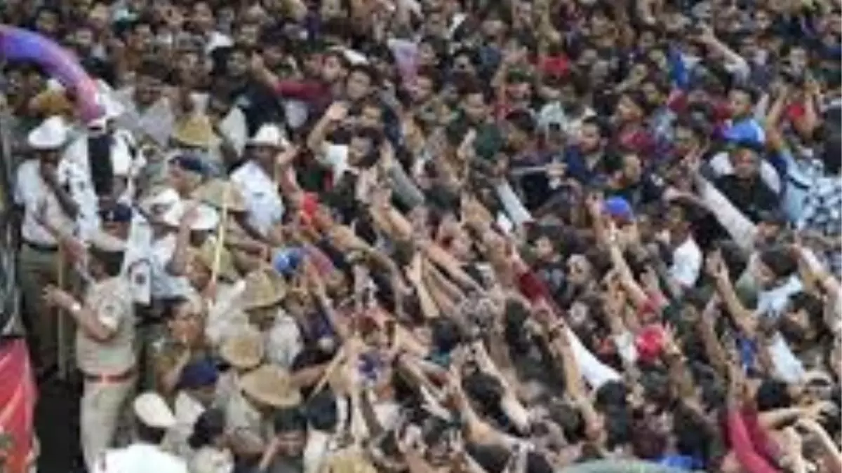 Bengaluru Stampede| ವಿಜಯೋತ್ಸವದಲ್ಲಿ ಕಾಲ್ತುಳಿತಕ್ಕೆ ಆರ್ಸಿಬಿಯೇ ಕಾರಣ: ಸಿಐಡಿ ವರದಿ Bengaluru Stampede| ವಿಜಯೋತ್ಸವದಲ್ಲಿ ಕಾಲ್ತುಳಿತಕ್ಕೆ ಆರ್ಸಿಬಿಯೇ ಕಾರಣ: ಸಿಐಡಿ ವರದಿ
