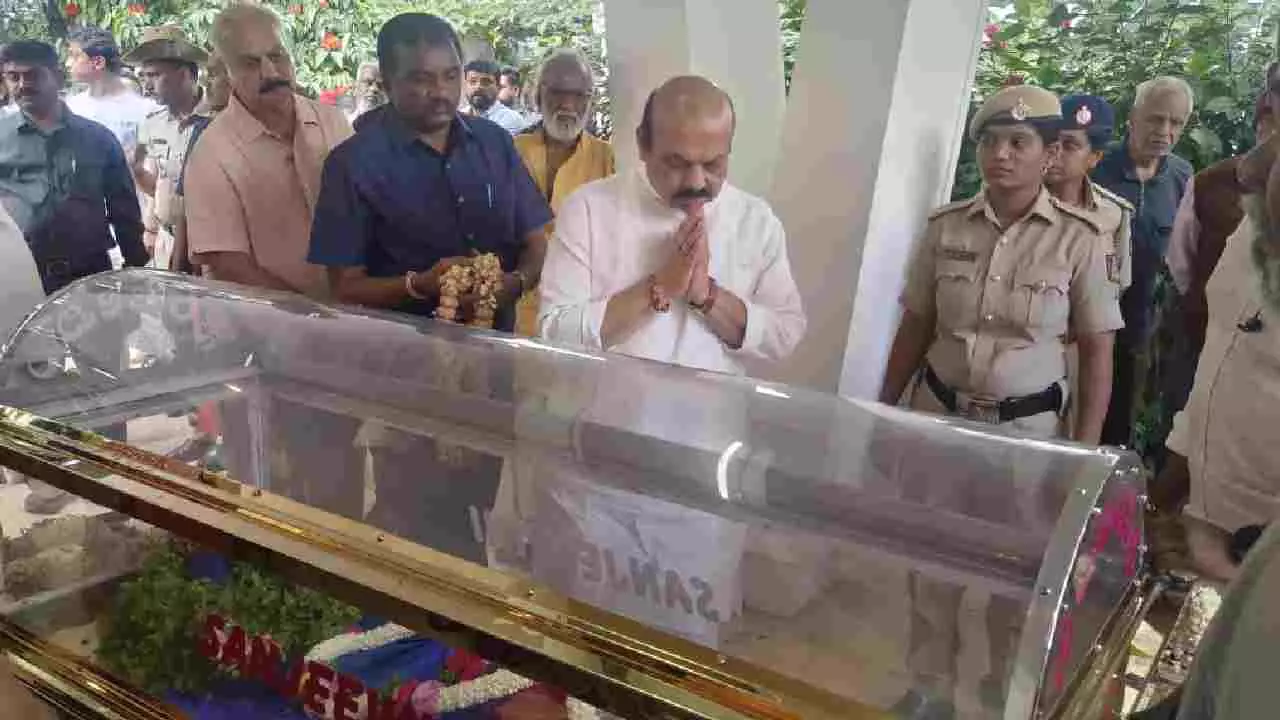 ಮಾಜಿ ಸಿಎಂ ದಿ. ಜಯಲಲಿತಾ ಅವರ ಕನ್ನಡ ಸ್ನೇಹಿತೆ ಸರೋಜಾದೇವಿ ಮಾಜಿ ಸಿಎಂ ದಿ. ಜಯಲಲಿತಾ ಅವರ ಕನ್ನಡ ಸ್ನೇಹಿತೆ ಸರೋಜಾದೇವಿ