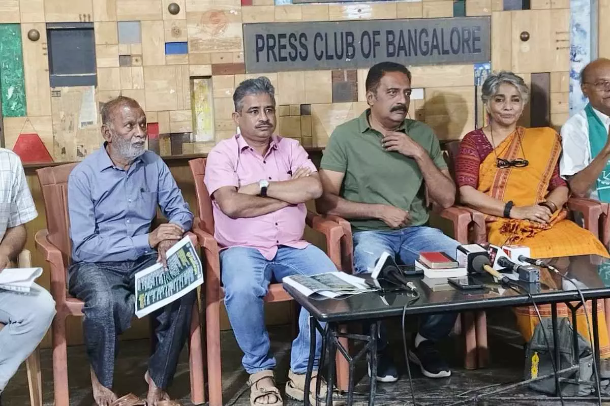 Why didnt the CM stop the final notification of land acquisition: Actor Prakash Raj Why didnt the CM stop the final notification of land acquisition: Actor Prakash Raj