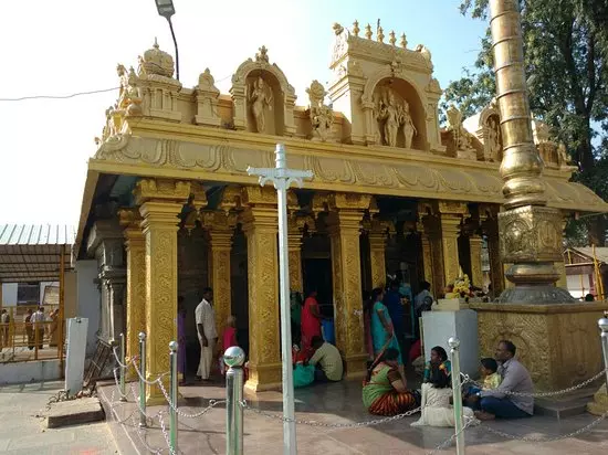 ಹಾಸನದ ಚಿಕ್ಕ ತಿರುಪತಿ ದೇಗುಲದ ಜಾತ್ರೆಯಲ್ಲಿ ಆಹಾರ ಸೇವಿಸಿ 50ಕ್ಕೂ ಹೆಚ್ಚು ಭಕ್ತರು ಅಸ್ವಸ್ಥ ಹಾಸನದ ಚಿಕ್ಕ ತಿರುಪತಿ ದೇಗುಲದ ಜಾತ್ರೆಯಲ್ಲಿ ಆಹಾರ ಸೇವಿಸಿ 50ಕ್ಕೂ ಹೆಚ್ಚು ಭಕ್ತರು ಅಸ್ವಸ್ಥ