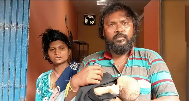ಅನ್ಯಧರ್ಮೀಯ ವಿವಾಹದಿಂದ ಅತಂತ್ರ; ಪಾಳು ಮಂಟಪದಲ್ಲೇ ಮಗುವಿಗೆ ಜನ್ಮ ನೀಡಿದ ಮುಸ್ಲಿಂ ಮಹಿಳೆ ಅನ್ಯಧರ್ಮೀಯ ವಿವಾಹದಿಂದ ಅತಂತ್ರ; ಪಾಳು ಮಂಟಪದಲ್ಲೇ ಮಗುವಿಗೆ ಜನ್ಮ ನೀಡಿದ ಮುಸ್ಲಿಂ ಮಹಿಳೆ