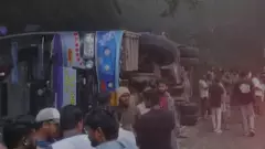 ಚಿಕ್ಕಮಗಳೂರು: ಚಾಲಕನ ನಿಯಂತ್ರಣ ತಪ್ಪಿ ಪ್ರವಾಸಿ ಬಸ್ ಪಲ್ಟಿ; 25ಕ್ಕೂ ಹೆಚ್ಚು ಮಂದಿಗೆ ಗಾಯ