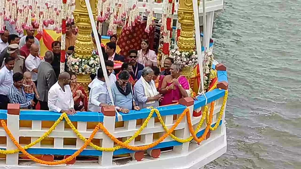 ಕಬಿನಿ ಜಲಾಶಯಕ್ಕೆ ಸಿಎಂ, ಡಿಸಿಎಂ ಬಾಗಿನ ಅರ್ಪಣೆ ಕಬಿನಿ ಜಲಾಶಯಕ್ಕೆ ಸಿಎಂ, ಡಿಸಿಎಂ ಬಾಗಿನ ಅರ್ಪಣೆ
