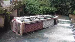 ಅಂಕೋಲಾ ಬಳಿ ಭೀಕರ ಅಪಘಾತ: ಹಳ್ಳಕ್ಕೆ ಉರುಳಿದ ಖಾಸಗಿ ಬಸ್, ಒಬ್ಬ ಸಾವು, ಹಲವರು ಗಂಭೀರ