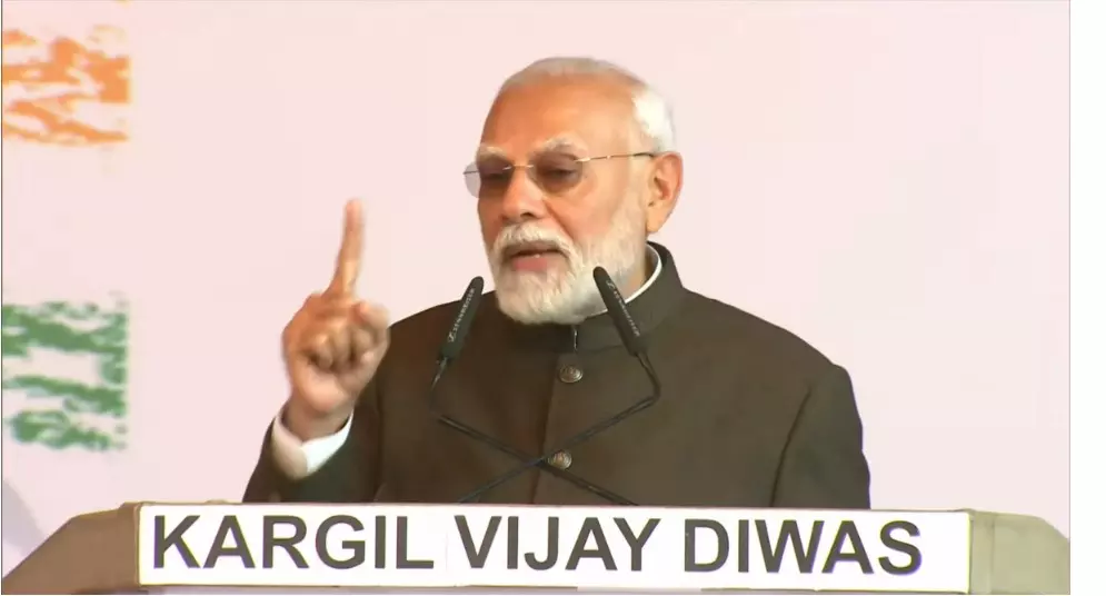ಕಾರ್ಗಿಲ್ ವಿಜಯ್ ದಿವಸ್: ಸೈನಿಕರ ಅಪ್ರತಿಮ ಧೈರ್ಯ ಸ್ಮರಿಸಿದ ಪ್ರಧಾನಿ ಮೋದಿ ಕಾರ್ಗಿಲ್ ವಿಜಯ್ ದಿವಸ್: ಸೈನಿಕರ ಅಪ್ರತಿಮ ಧೈರ್ಯ ಸ್ಮರಿಸಿದ ಪ್ರಧಾನಿ ಮೋದಿ