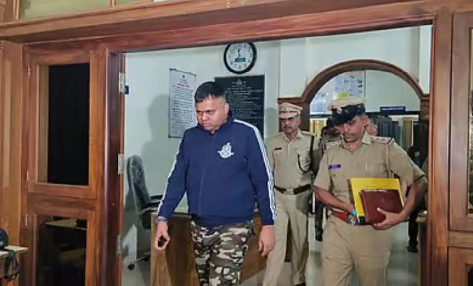 ಧರ್ಮಸ್ಥಳ ಪ್ರಕರಣ| ಎಸ್ಐಟಿ ತನಿಖೆ ಚುರುಕು ; ಸಾಕ್ಷಿದಾರನ ಹೇಳಿಕೆ ದಾಖಲಿಸಿಕೊಂಡ ಅಧಿಕಾರಿಗಳು ಧರ್ಮಸ್ಥಳ ಪ್ರಕರಣ| ಎಸ್ಐಟಿ ತನಿಖೆ ಚುರುಕು ; ಸಾಕ್ಷಿದಾರನ ಹೇಳಿಕೆ ದಾಖಲಿಸಿಕೊಂಡ ಅಧಿಕಾರಿಗಳು
