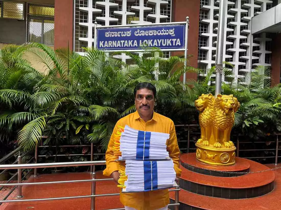 ಮಾಗಡಿ ಶಾಸಕ ಬಾಲಕೃಷ್ಣ ಕುಟುಂಬದ ವಿರುದ್ಧ ಭೂ ಹಗರಣ ಆರೋಪ; ಲೋಕಾಯುಕ್ತಕ್ಕೆ ದೂರು ದಾಖಲು ಮಾಗಡಿ ಶಾಸಕ ಬಾಲಕೃಷ್ಣ ಕುಟುಂಬದ ವಿರುದ್ಧ ಭೂ ಹಗರಣ ಆರೋಪ; ಲೋಕಾಯುಕ್ತಕ್ಕೆ ದೂರು ದಾಖಲು