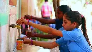 Poison Found in School Water Tank: Midday Meal Staffs Alertness Averts Major Tragedy in Shivamogga Poison Found in School Water Tank: Midday Meal Staffs Alertness Averts Major Tragedy in Shivamogga