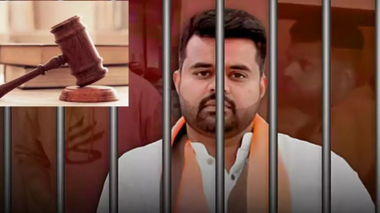 ಅತ್ಯಾಚಾರ ಪ್ರಕರಣ |ಪ್ರಜ್ವಲ್ ರೇವಣ್ಣಗೆ ಜೀವಾವಧಿ ಶಿಕ್ಷೆ ; ಜನಪ್ರತಿನಿಧಿಗಳ ವಿಶೇಷ ನ್ಯಾಯಾಲಯದ ತೀರ್ಪು ಅತ್ಯಾಚಾರ ಪ್ರಕರಣ |ಪ್ರಜ್ವಲ್ ರೇವಣ್ಣಗೆ ಜೀವಾವಧಿ ಶಿಕ್ಷೆ ; ಜನಪ್ರತಿನಿಧಿಗಳ ವಿಶೇಷ ನ್ಯಾಯಾಲಯದ ತೀರ್ಪು