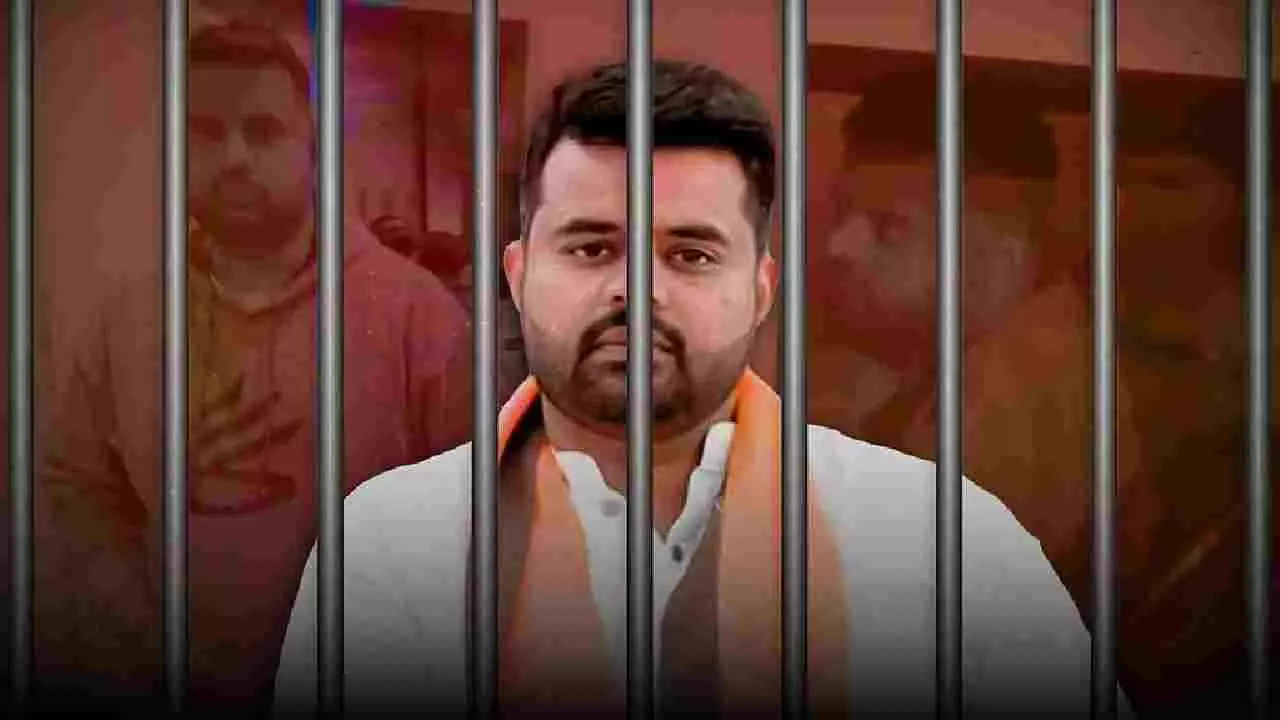 ಪ್ರಜ್ವಲ್ ರೇವಣ್ಣಗೆ ಕೈದಿ ನಂಬರ್ 15528: ಪರಪ್ಪನ ಅಗ್ರಹಾರದಲ್ಲಿ ಇನ್ನು ಸಜಾ ಕೈದಿ ಪ್ರಜ್ವಲ್ ರೇವಣ್ಣಗೆ ಕೈದಿ ನಂಬರ್ 15528: ಪರಪ್ಪನ ಅಗ್ರಹಾರದಲ್ಲಿ ಇನ್ನು ಸಜಾ ಕೈದಿ