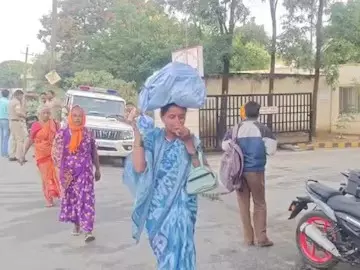 ಪ್ರಯಾಣಿಕರನ್ನು ಅರ್ಧದಲ್ಲೇ ಇಳಿಸಿದ ಕೆಎಸ್ಆರ್ಟಿಸಿ ಚಾಲಕ ಪ್ರಯಾಣಿಕರನ್ನು ಅರ್ಧದಲ್ಲೇ ಇಳಿಸಿದ ಕೆಎಸ್ಆರ್ಟಿಸಿ ಚಾಲಕ