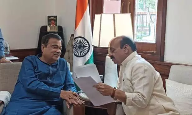 ಕಾರವಾರ-ಇಳಕಲ್ ರಾಷ್ಟ್ರೀಯ ಹೆದ್ದಾರಿ ಕಾಮಗಾರಿ: ಕೇಂದ್ರಕ್ಕೆ ಬೊಮ್ಮಾಯಿ ಮನವಿ ಕಾರವಾರ-ಇಳಕಲ್ ರಾಷ್ಟ್ರೀಯ ಹೆದ್ದಾರಿ ಕಾಮಗಾರಿ: ಕೇಂದ್ರಕ್ಕೆ ಬೊಮ್ಮಾಯಿ ಮನವಿ