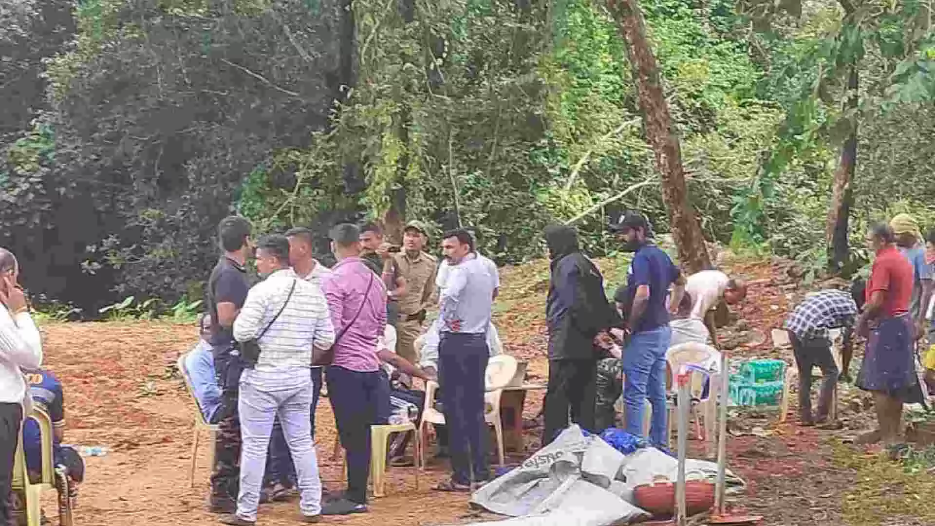 ಧರ್ಮಸ್ಥಳ ಪ್ರಕರಣ: ಬಾಹುಬಲಿ ಬೆಟ್ಟದ ಬಳಿ ಎಸ್ಐಟಿ ಶೋಧ; ಜಿಪಿಆರ್ ತಂತ್ರಜ್ಞಾನದ ಕೊರತೆಯಿಂದ ತನಿಖೆಗೆ ಹಿನ್ನಡೆ? ಧರ್ಮಸ್ಥಳ ಪ್ರಕರಣ: ಬಾಹುಬಲಿ ಬೆಟ್ಟದ ಬಳಿ ಎಸ್ಐಟಿ ಶೋಧ; ಜಿಪಿಆರ್ ತಂತ್ರಜ್ಞಾನದ ಕೊರತೆಯಿಂದ ತನಿಖೆಗೆ ಹಿನ್ನಡೆ?