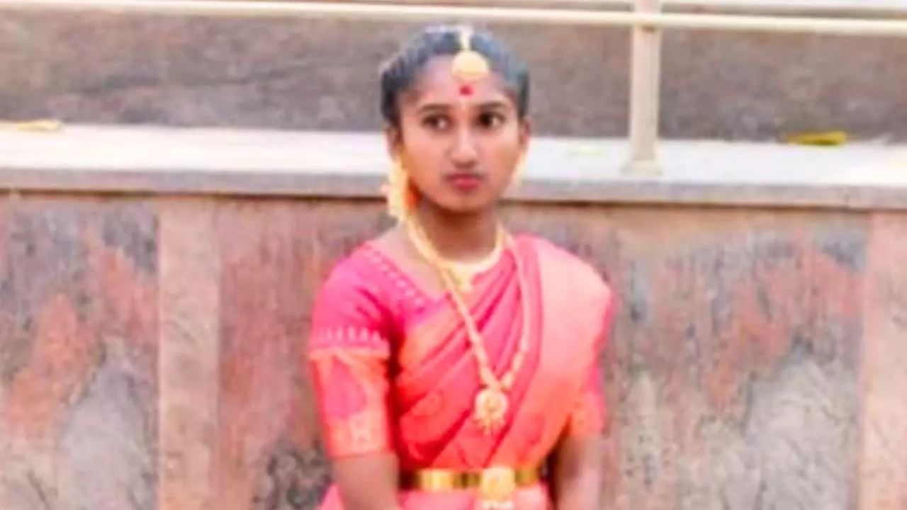 ವರಮಹಾಲಕ್ಷ್ಮಿ ಹಬ್ಬದ ದಿನವೇ ಘೋರ ದುರಂತ: ಅಪಘಾತದಲ್ಲಿ ನವವಿವಾಹಿತೆ ಸಾವು, ಸುದ್ದಿ ಕೇಳಿ ಅಜ್ಜಿಯೂ ನಿಧನ ವರಮಹಾಲಕ್ಷ್ಮಿ ಹಬ್ಬದ ದಿನವೇ ಘೋರ ದುರಂತ: ಅಪಘಾತದಲ್ಲಿ ನವವಿವಾಹಿತೆ ಸಾವು, ಸುದ್ದಿ ಕೇಳಿ ಅಜ್ಜಿಯೂ ನಿಧನ