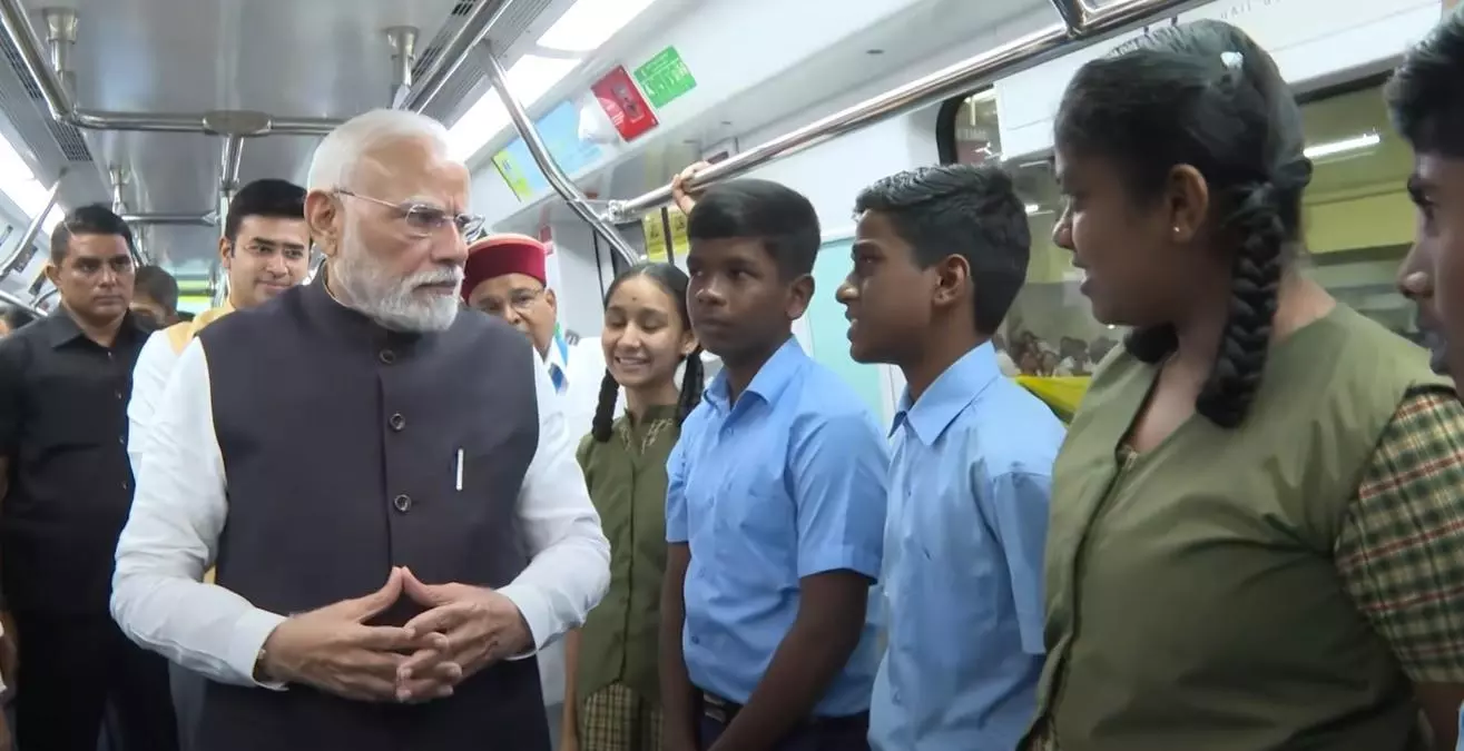 ಬೆಂಗಳೂರಿನಲ್ಲಿ ಮೋದಿ | ಹಳದಿ ಮಾರ್ಗ ಲೋಕಾರ್ಪಣೆ; ಮೆಟ್ರೋ ರೈಲಿನಲ್ಲಿ ಮೋದಿ ಪ್ರಯಾಣ ಬೆಂಗಳೂರಿನಲ್ಲಿ ಮೋದಿ | ಹಳದಿ ಮಾರ್ಗ ಲೋಕಾರ್ಪಣೆ; ಮೆಟ್ರೋ ರೈಲಿನಲ್ಲಿ ಮೋದಿ ಪ್ರಯಾಣ