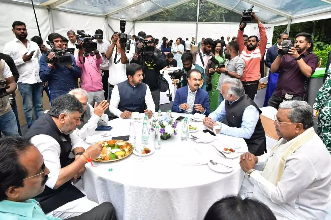 ಬೆಂಗಳೂರು ಟೆಕ್ ಸಮ್ಮಿಟ್ 2025: ಭವಿಷ್ಯೋದಯಕ್ಕೆ ಚಾಲನೆ, 100ಕ್ಕೂ ಹೆಚ್ಚು ಸಿಇಒಗಳೊಂದಿಗೆ ಸಿಎಂ ಸಮಾಲೋಚನೆ ಬೆಂಗಳೂರು ಟೆಕ್ ಸಮ್ಮಿಟ್ 2025: ಭವಿಷ್ಯೋದಯಕ್ಕೆ ಚಾಲನೆ, 100ಕ್ಕೂ ಹೆಚ್ಚು ಸಿಇಒಗಳೊಂದಿಗೆ ಸಿಎಂ ಸಮಾಲೋಚನೆ