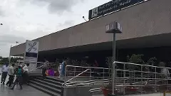 ಮೆಜೆಸ್ಟಿಕ್​​ನಲ್ಲಿ ಮೆಟ್ರೊ ಹಳಿಗೆ ಜಿಗಿದು ವ್ಯಕ್ತಿ ಆತ್ಮಹತ್ಯೆಗೆ ಯತ್ನ