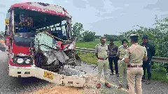 ತೆಕ್ಕಲಕೋಟೆ ಬಳಿ ಭೀಕರ ಅಪಘಾತ: ನಿಂತಿದ್ದ ಲಾರಿಗೆ ಬಸ್ ಡಿಕ್ಕಿ, ಇಬ್ಬರು ಸ್ಥಳದಲ್ಲೇ ಸಾವು