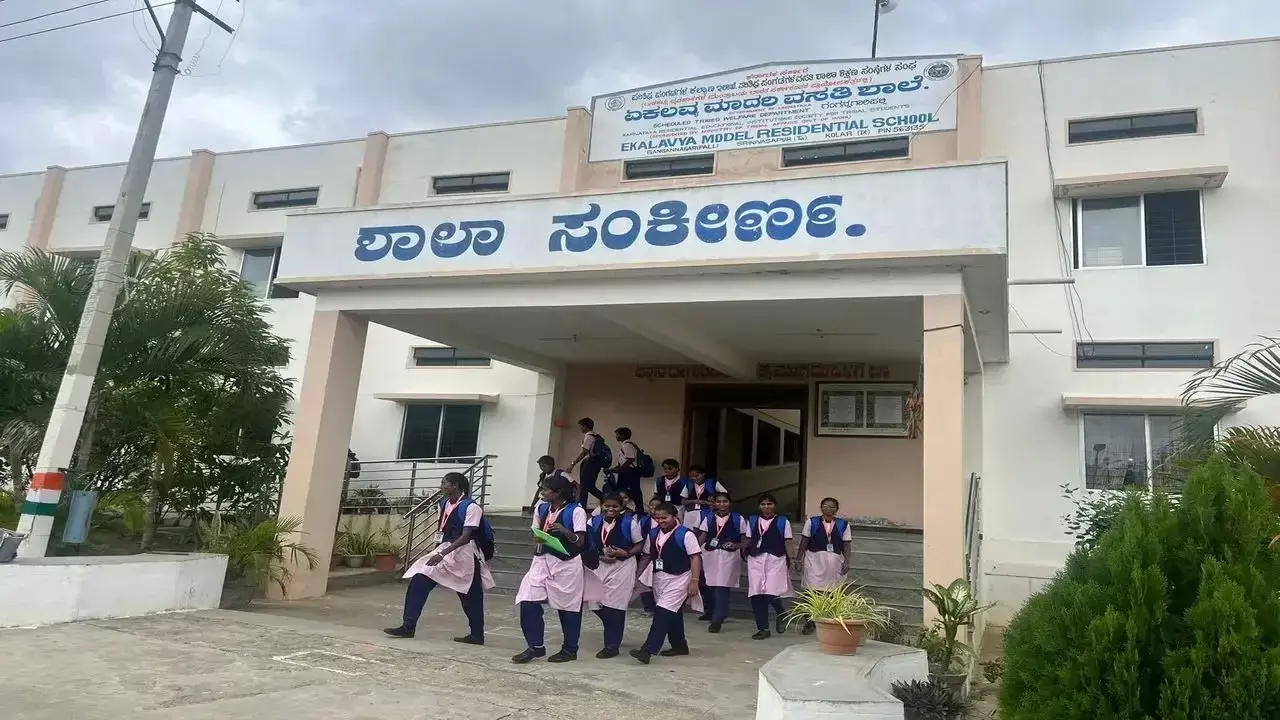 ವಸತಿ ನಿಲಯ ಶಾಲೆಗಳಲ್ಲಿ ಕೆಲವು ಕಡೆ ಮೊಬೈಲ್ ಕಾಯಿಲೆ, ಕವಾಸಕಿ ರೋಗ, ಡ್ರಗ್ಸ್ ಚಟ! ವಸತಿ ನಿಲಯ ಶಾಲೆಗಳಲ್ಲಿ ಕೆಲವು ಕಡೆ ಮೊಬೈಲ್ ಕಾಯಿಲೆ, ಕವಾಸಕಿ ರೋಗ, ಡ್ರಗ್ಸ್ ಚಟ!