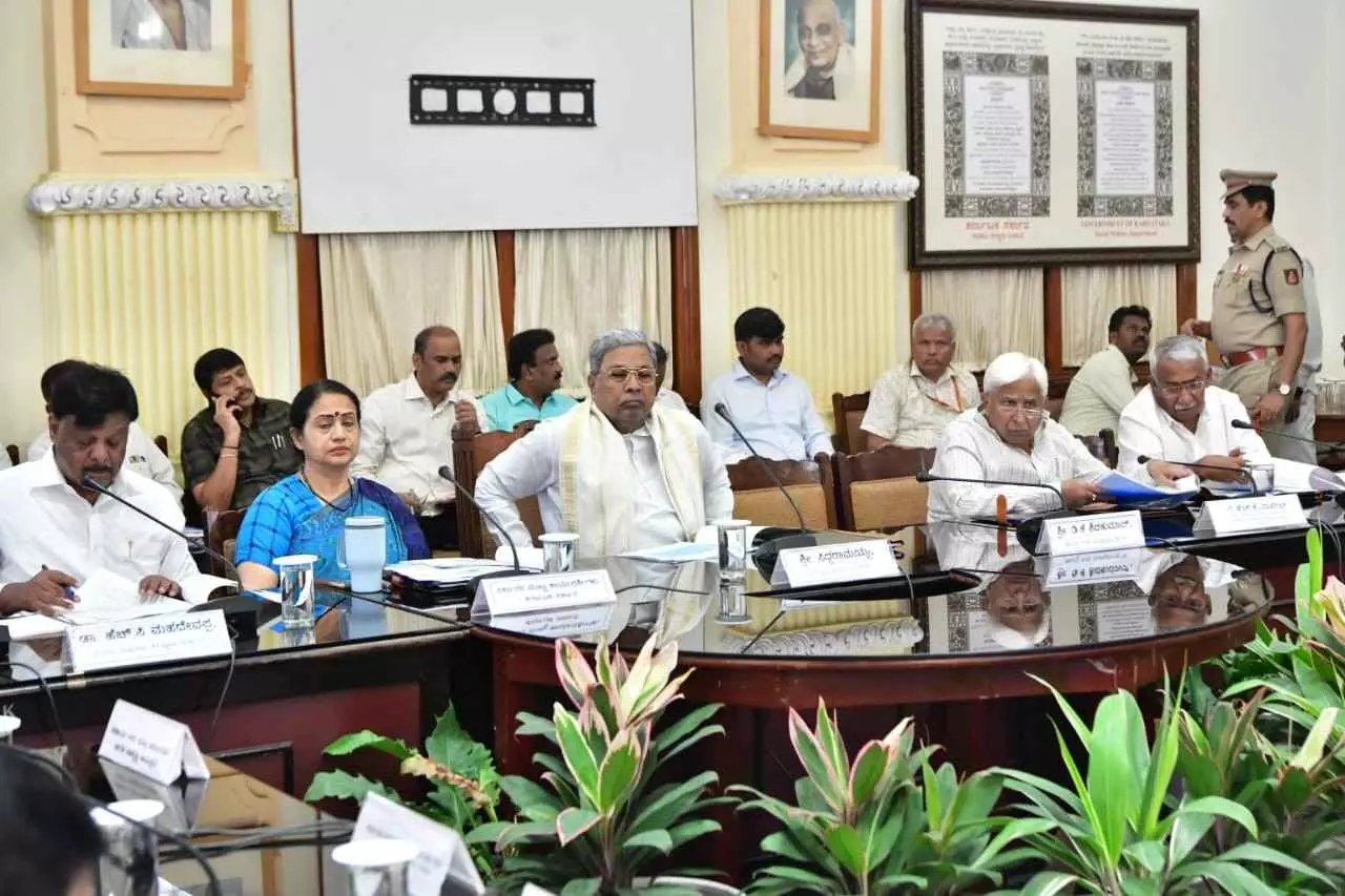 ಎಸ್ಸಿ-ಎಸ್ಟಿ ದೌರ್ಜನ್ಯ ಪ್ರಕರಣ | ಆರೋಪಿಗಳ ಜೊತೆ ಶಾಮೀಲಾಗುವ ಪೊಲೀಸರ ವಿರುದ್ಧ ಕಠಿಣ ಕ್ರಮ; ಸಿಎಂ ಎಚ್ಚರಿಕೆ ಎಸ್ಸಿ-ಎಸ್ಟಿ ದೌರ್ಜನ್ಯ ಪ್ರಕರಣ | ಆರೋಪಿಗಳ ಜೊತೆ ಶಾಮೀಲಾಗುವ ಪೊಲೀಸರ ವಿರುದ್ಧ ಕಠಿಣ ಕ್ರಮ; ಸಿಎಂ ಎಚ್ಚರಿಕೆ
