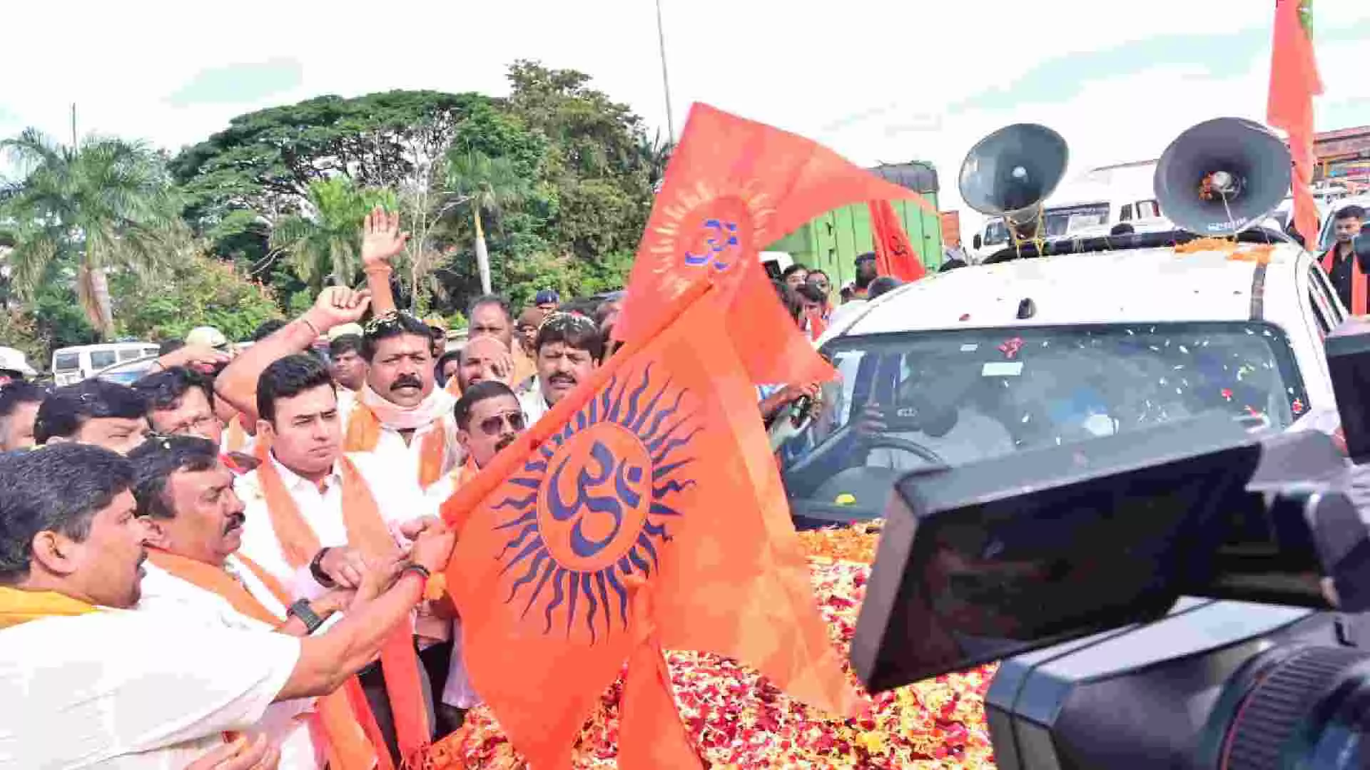 ಧರ್ಮಸ್ಥಳ ಪ್ರಕರಣ: ಎಸ್ಐಟಿ ರಚನೆ ಹಿಂದೆ ದೆಹಲಿ ನಾಯಕರ ಕೈವಾಡ: ತೇಜಸ್ವಿ ಸೂರ್ಯ ಪ್ರಶ್ನೆ ಧರ್ಮಸ್ಥಳ ಪ್ರಕರಣ: ಎಸ್ಐಟಿ ರಚನೆ ಹಿಂದೆ ದೆಹಲಿ ನಾಯಕರ ಕೈವಾಡ: ತೇಜಸ್ವಿ ಸೂರ್ಯ ಪ್ರಶ್ನೆ