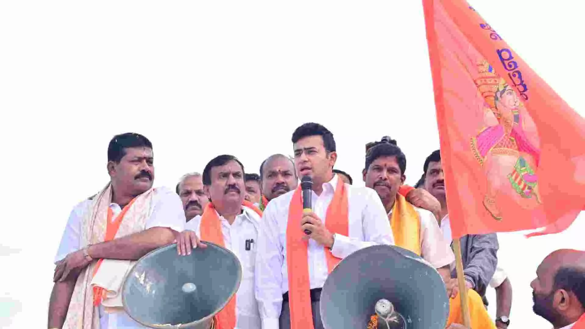 ಸಿ.ಕೆ. ರಾಮಮೂರ್ತಿ ನೇತೃತ್ವದ ಧರ್ಮಯಾತ್ರೆಯಲ್ಲಿ ದುರಂತ: ಸಹೋದರನಿದ್ದ ಕಾರು ಡಿಕ್ಕಿ ಹೊಡೆದು ಪಾದಚಾರಿ ಸಾವು ಸಿ.ಕೆ. ರಾಮಮೂರ್ತಿ ನೇತೃತ್ವದ ಧರ್ಮಯಾತ್ರೆಯಲ್ಲಿ ದುರಂತ: ಸಹೋದರನಿದ್ದ ಕಾರು ಡಿಕ್ಕಿ ಹೊಡೆದು ಪಾದಚಾರಿ ಸಾವು