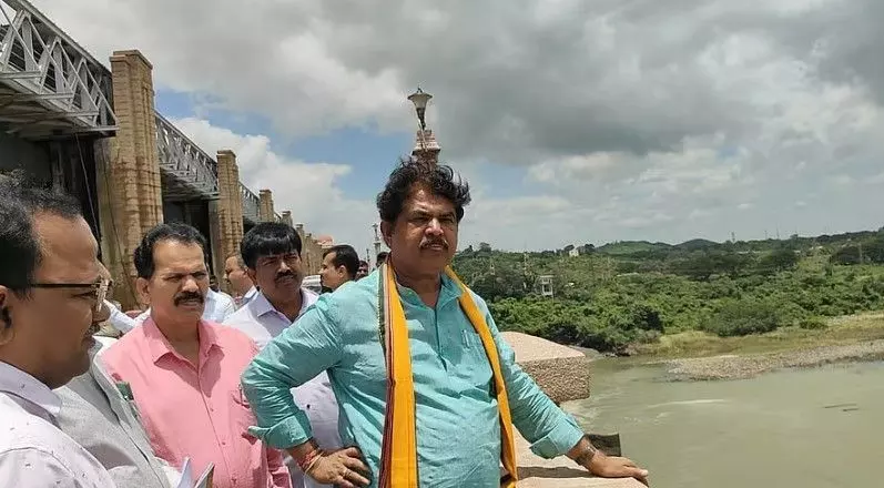 Huge water wastage in TB Dam due to government negligence: R. Ashok Huge water wastage in TB Dam due to government negligence: R. Ashok