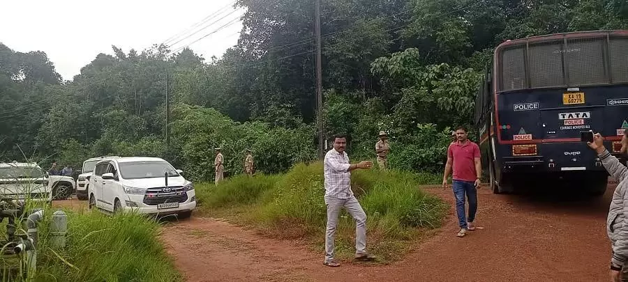 Dharmasthala Case Probe Intensifies: SIT Officers Visit Mahesh Shetty Timarodi’s Residence