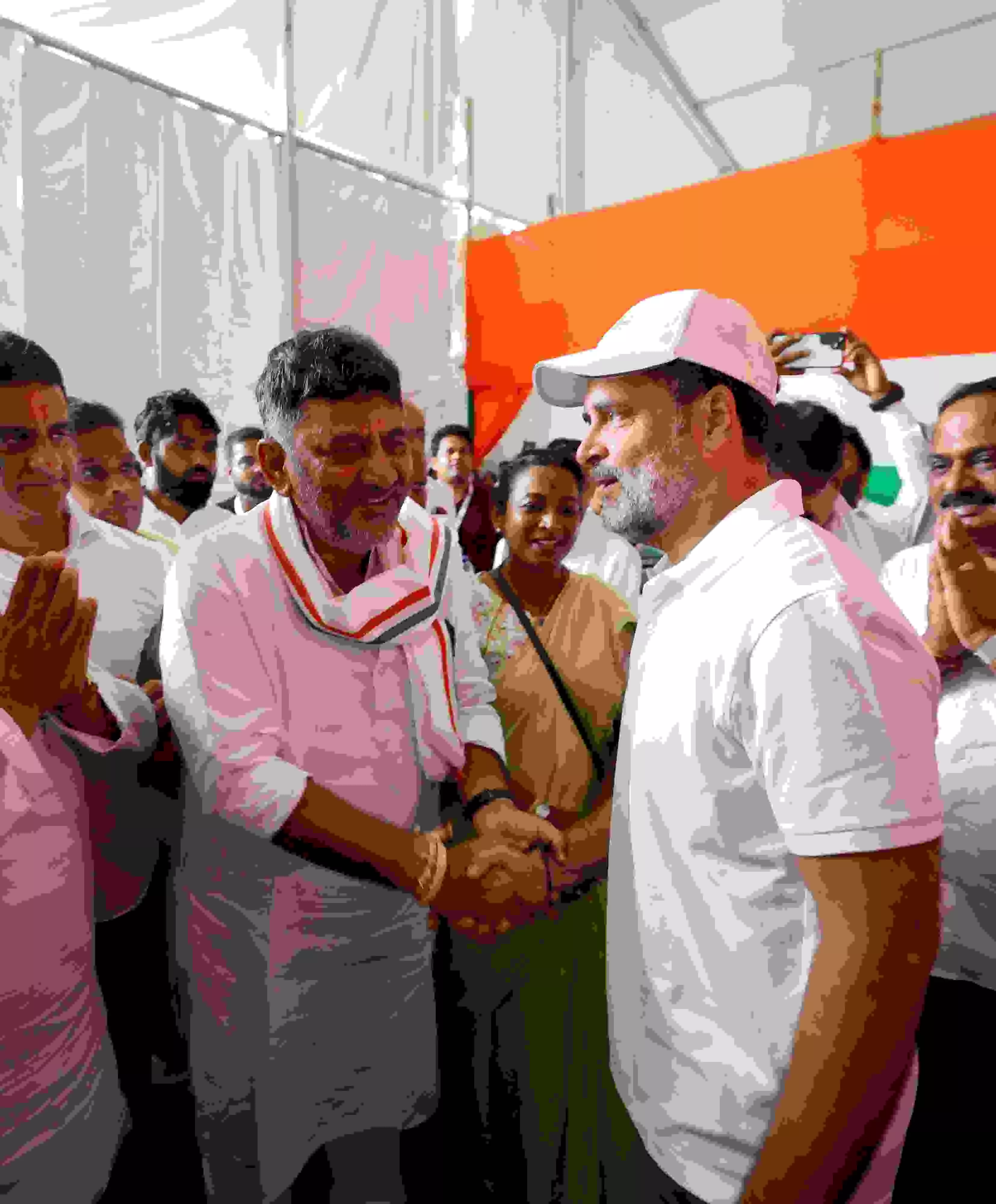 ಆರ್ಎಸ್ಎಸ್ ಹಾಡು: ಡಿಕೆಶಿ ವಿರುದ್ಧ ಪೆನ್ಡ್ರೈವ್ ರಣತಂತ್ರ ಸಿದ್ಧ; ಸದ್ಯದಲ್ಲೇ ಹೈಮಾಂಡ್ ಅಂಗಳಕ್ಕೆ ಆರ್ಎಸ್ಎಸ್ ಹಾಡು: ಡಿಕೆಶಿ ವಿರುದ್ಧ ಪೆನ್ಡ್ರೈವ್ ರಣತಂತ್ರ ಸಿದ್ಧ; ಸದ್ಯದಲ್ಲೇ ಹೈಮಾಂಡ್ ಅಂಗಳಕ್ಕೆ