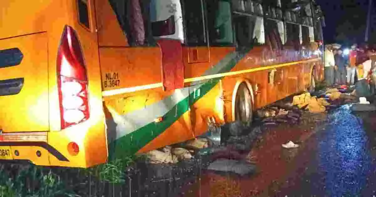 ಬೆಳಗಾವಿ ಬಳಿ ಖಾಸಗಿ ಬಸ್ ಪಲ್ಟಿ: ಇಬ್ಬರ ದುರ್ಮರಣ, 9 ಮಂದಿಗೆ ಗಾಯ ಬೆಳಗಾವಿ ಬಳಿ ಖಾಸಗಿ ಬಸ್ ಪಲ್ಟಿ: ಇಬ್ಬರ ದುರ್ಮರಣ, 9 ಮಂದಿಗೆ ಗಾಯ