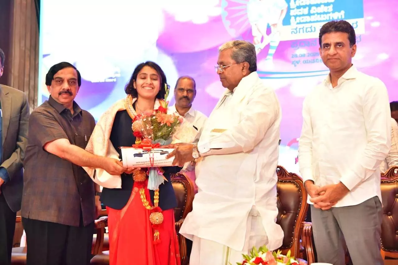 ನ್ಯಾಷನಲ್ ಗೇಮ್ಸ್ ನಲ್ಲಿ ಚಿನ್ನ ಗೆದ್ದರೆ 7 ಲಕ್ಷ, ಒಲಂಪಿಕ್ಸ್ ನಲ್ಲಿ ಚಿನ್ನ ಗೆದ್ದವರಿಗೆ 5 ಕೋಟಿ ರೂ, ನಗದು ಪುರಸ್ಕಾರ : ಸಿಎಂ ಘೋಷಣೆ ನ್ಯಾಷನಲ್ ಗೇಮ್ಸ್ ನಲ್ಲಿ ಚಿನ್ನ ಗೆದ್ದರೆ 7 ಲಕ್ಷ, ಒಲಂಪಿಕ್ಸ್ ನಲ್ಲಿ ಚಿನ್ನ ಗೆದ್ದವರಿಗೆ 5 ಕೋಟಿ ರೂ, ನಗದು ಪುರಸ್ಕಾರ : ಸಿಎಂ ಘೋಷಣೆ