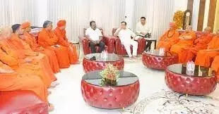 Backward Communities Seers Visit Rajanna’s Residence; Demand Re-entry into Cabinet Backward Communities Seers Visit Rajanna’s Residence; Demand Re-entry into Cabinet