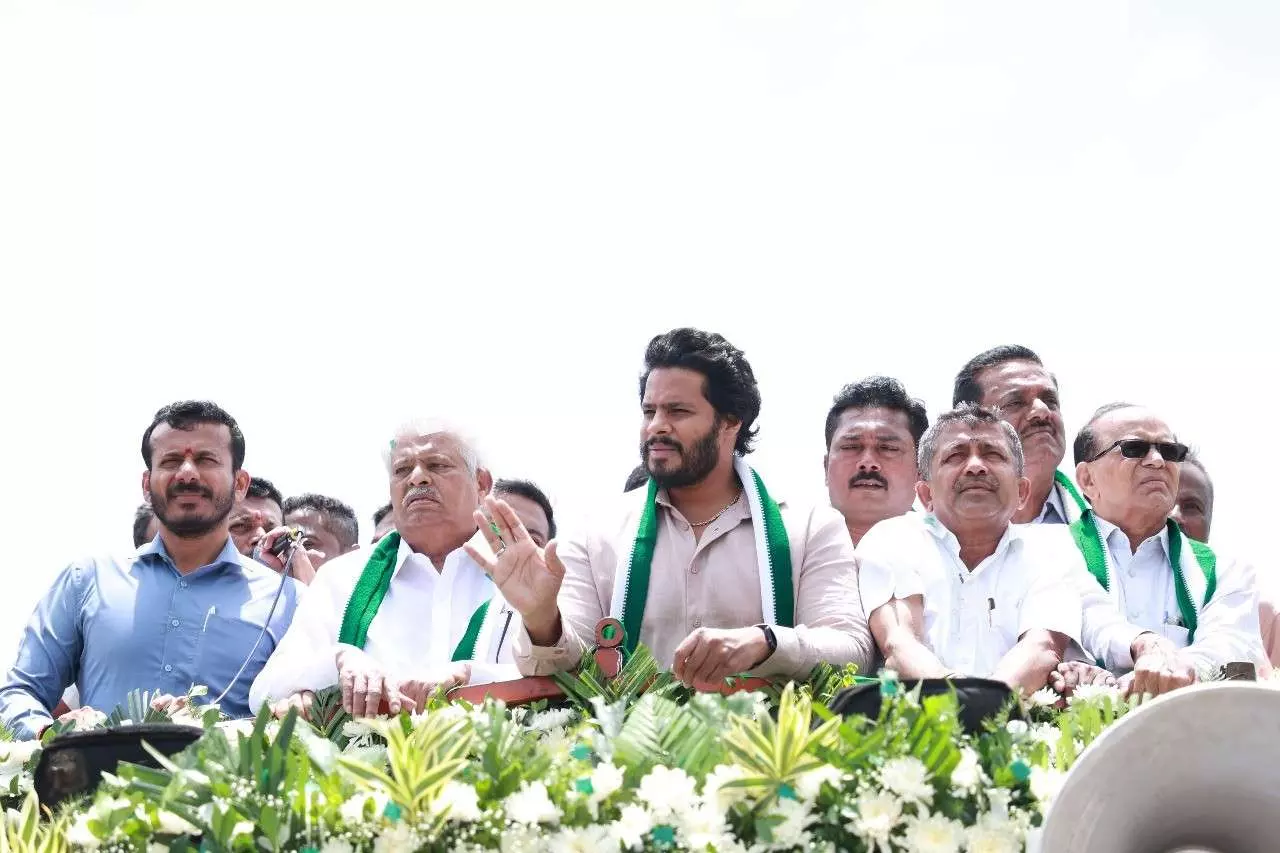 ತಾಕತ್ತಿದ್ದರೆ ಪ್ರಾದೇಶಿಕ ಪಕ್ಷ ಕಟ್ಟಿ; ಸಿಎಂಗೆ ನಿಖಿಲ್ ಕುಮಾರಸ್ವಾಮಿ ಟಾಂಗ್ ತಾಕತ್ತಿದ್ದರೆ ಪ್ರಾದೇಶಿಕ ಪಕ್ಷ ಕಟ್ಟಿ; ಸಿಎಂಗೆ ನಿಖಿಲ್ ಕುಮಾರಸ್ವಾಮಿ ಟಾಂಗ್